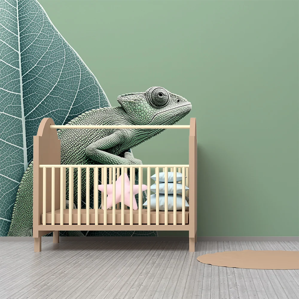 Dětská pokojová tapeta | Zelený chameleon na pozadí jemných listů