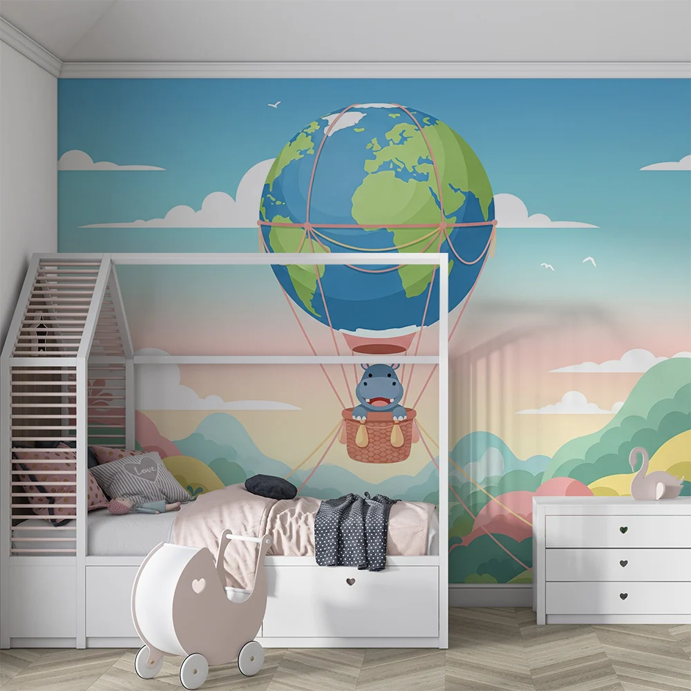 Kids room wallpaper | Veselý hroch v horkovzdušném balónu na barevné krajinné tapetě