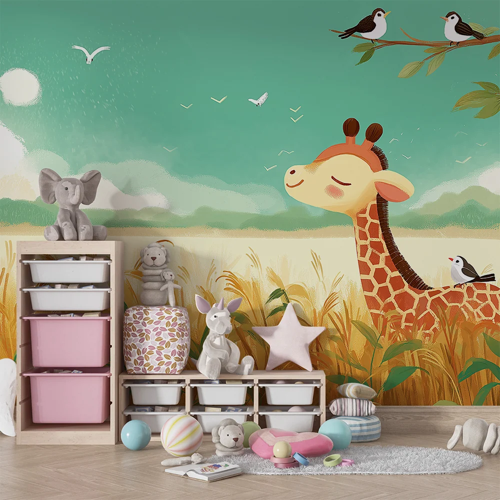 Kinderzimmer Tapete | Fröhliche Giraffe auf einer goldenen Wiese mit Vögeln