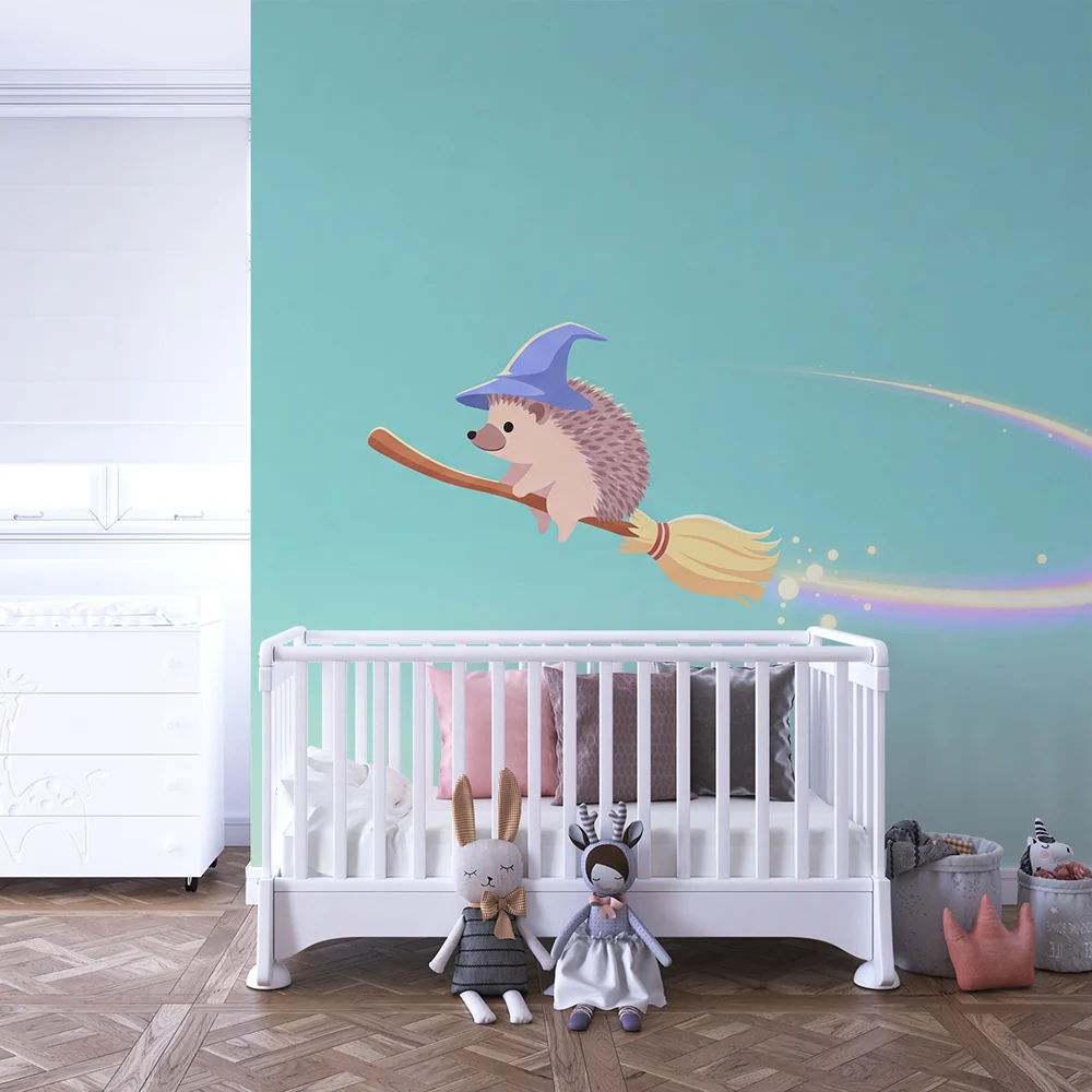Kinderzimmer Tapete | Magischer Igel auf einem fliegenden Besen