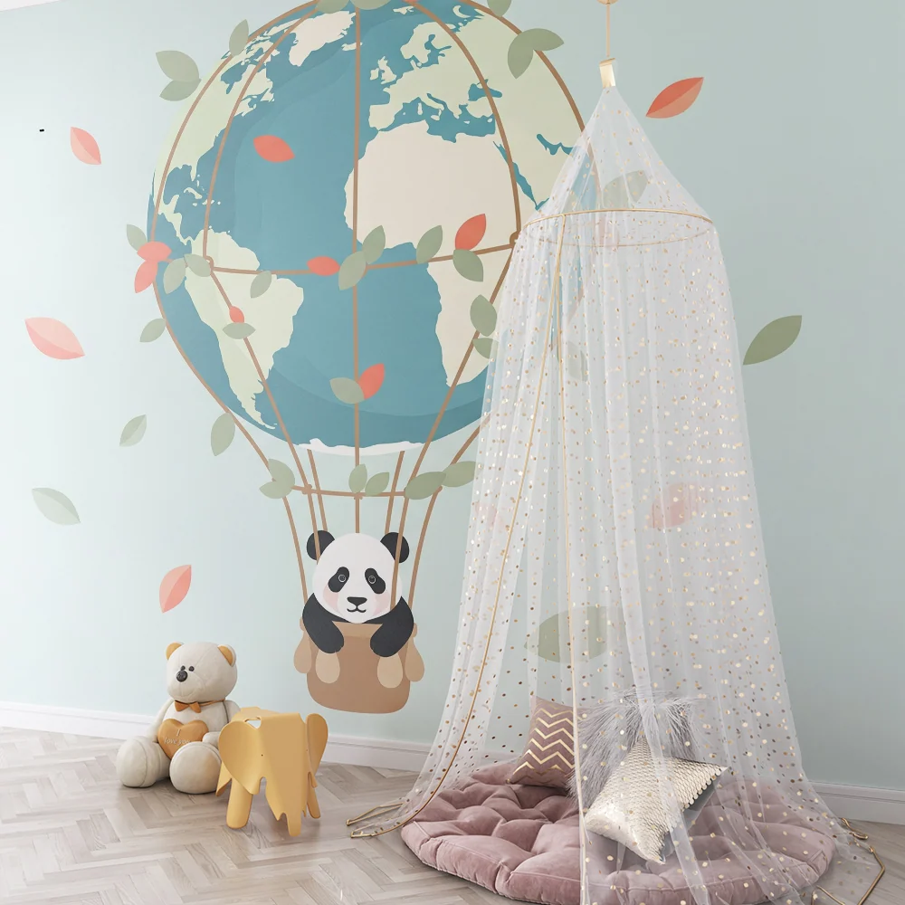 Kinderzimmer Tapete | Niedlicher Panda einem Luftballon über der Welt