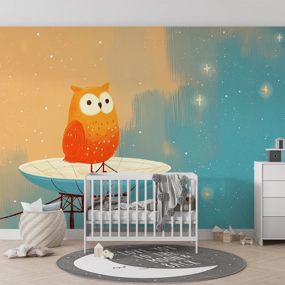 Kinderzimmer Tapete | Orangefarbene Eule auf einem Satelliten unter einem Sternenhimmel