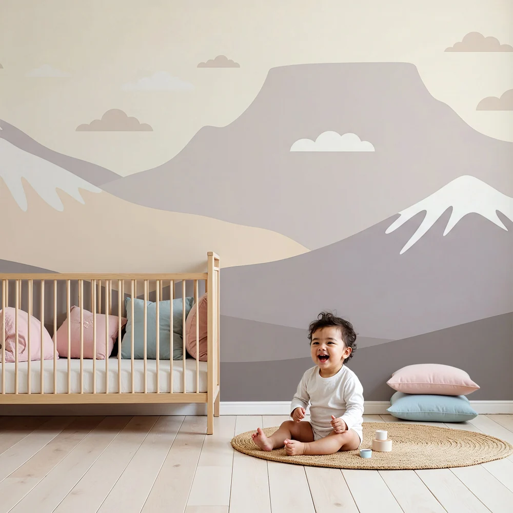 Kinderzimmer Tapete | Sanftes Berglandschaftsmotiv mit Wolken