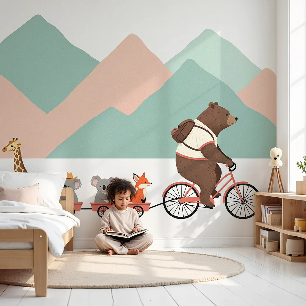 Kinderzimmer Tapete | Tierabenteuer mit einem Bären auf einem Fahrrad und seinen Freunden
