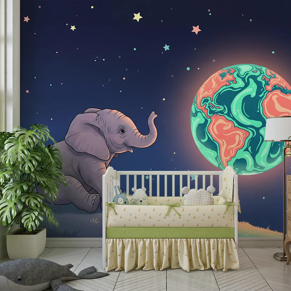 Kinderzimmer Tapete | Träumender Elefant unter den Sternen und dem bunten Planeten