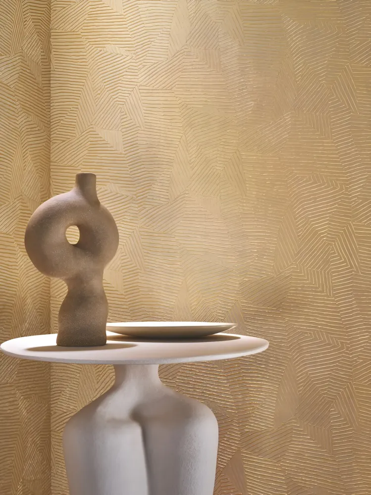 Metalická tapeta s geometrickým vzorem listů LORE - TERAKOTA/DORÉ terakota