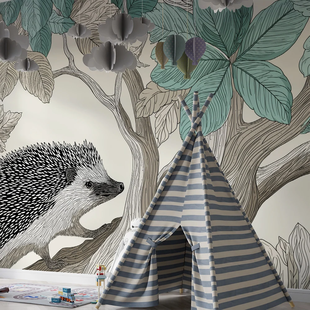 Papier de parede quarto crianç | Ouriço explorador entre as folhagens delicadas
