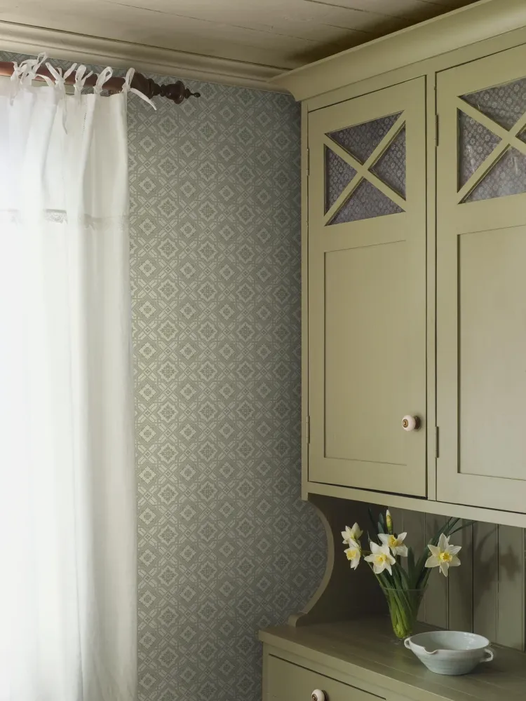 Papírová flizelinová tapeta s geometrickým vzorem FRIEDRICH zelená s bílou