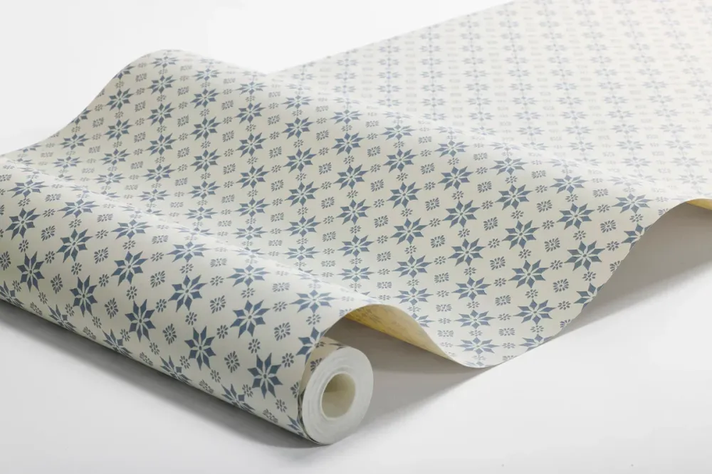 Papírová flizelinová tapeta s geometrickým vzorem STELLA bílá s modrou