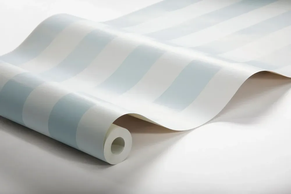 Papírová flizelinová tapeta s pruhy FALSTERBO STRIPE bílá s modrou