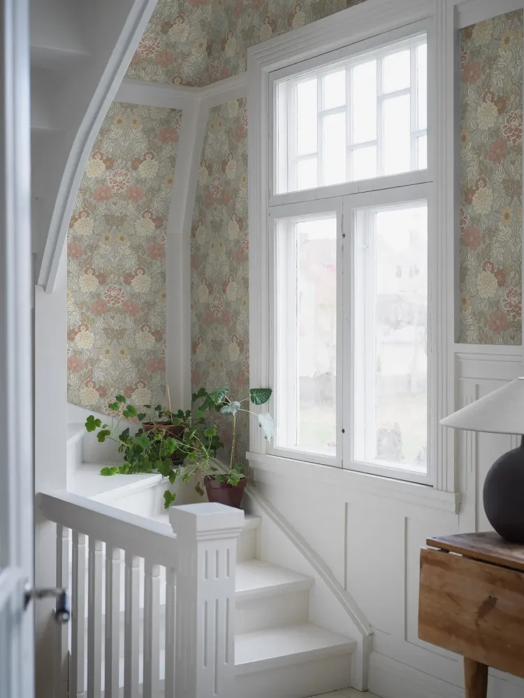Papírová flizelinová tapeta s rostlinným vzorem DAHLIA GARDEN modrá s béžovou