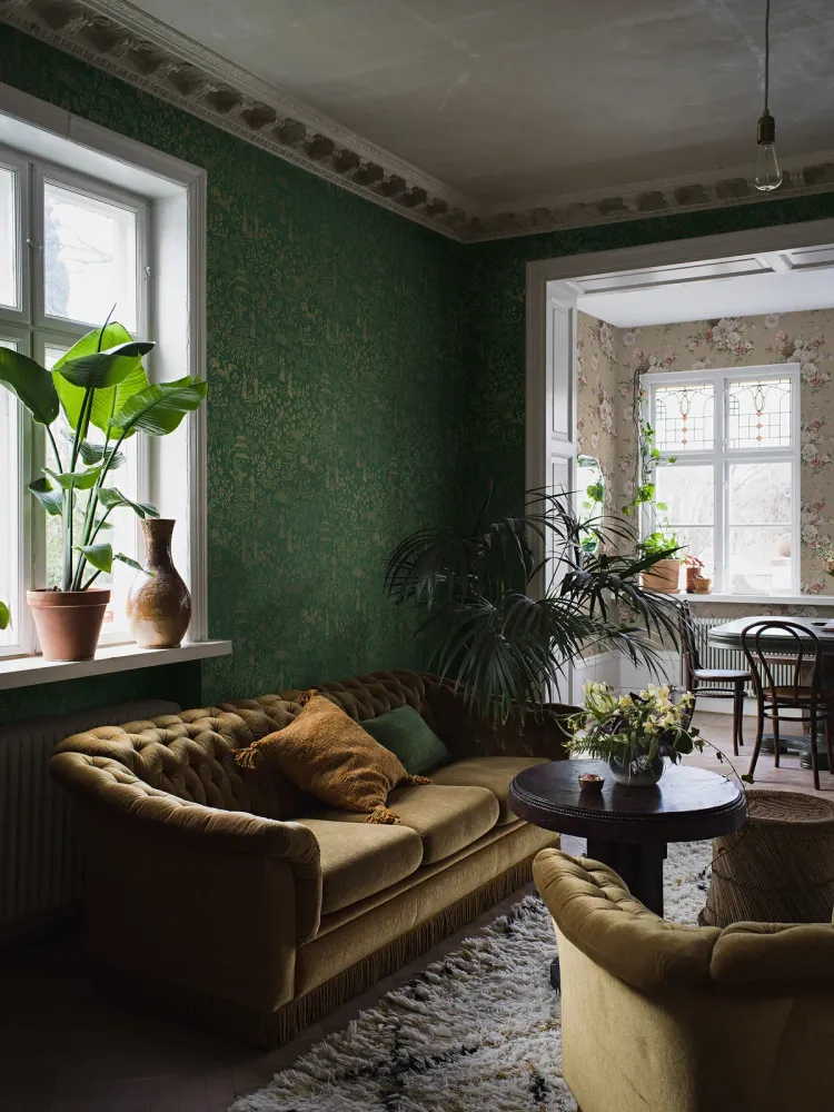 Papírová flizelinová tapeta s rostlinným vzorem ORIENTAL GARDEN zelená se zlatou
