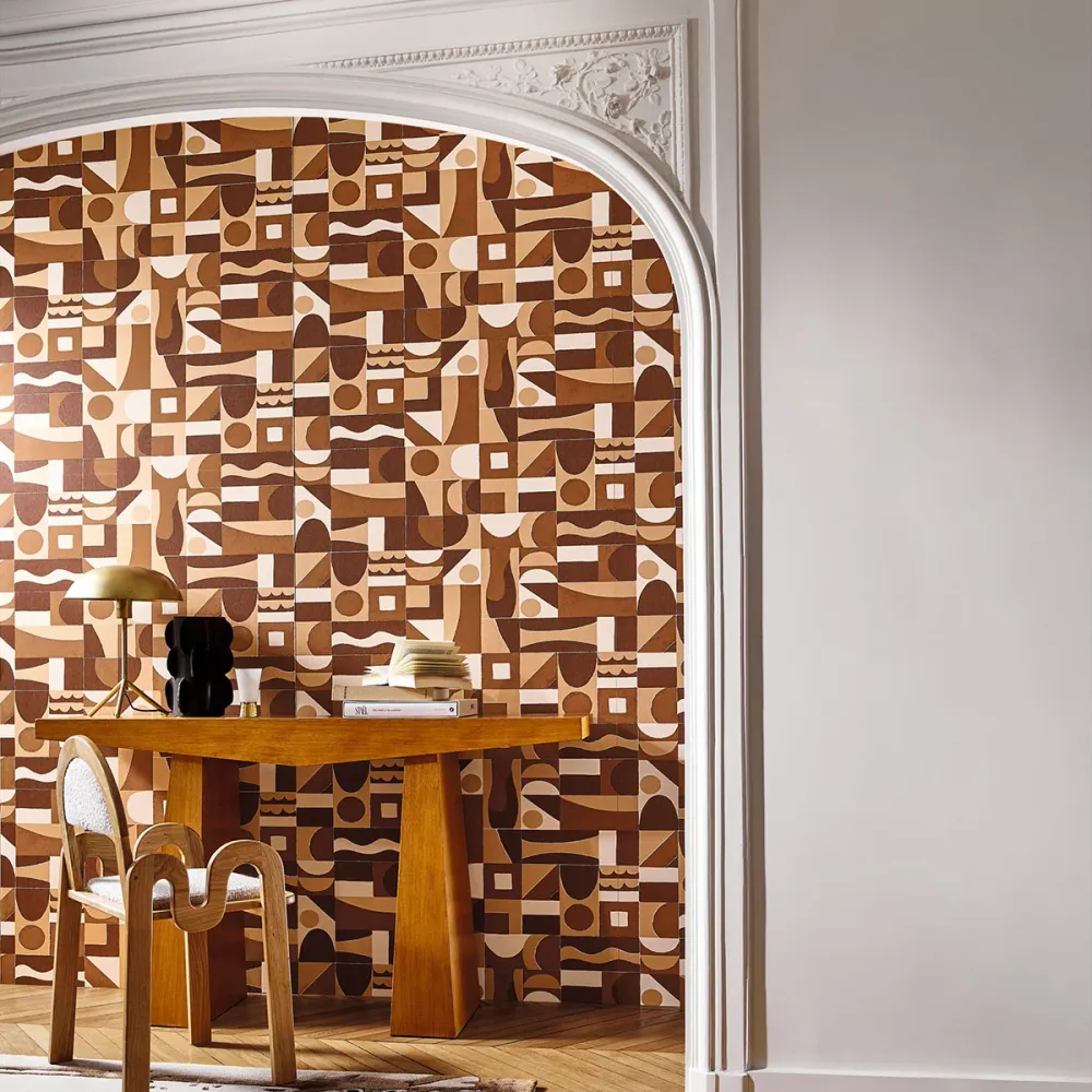 Strukturovaná tapeta s geometrickým vzorem GOURNA - TERRACOTTA/CUIVRE terakota s bronzem
