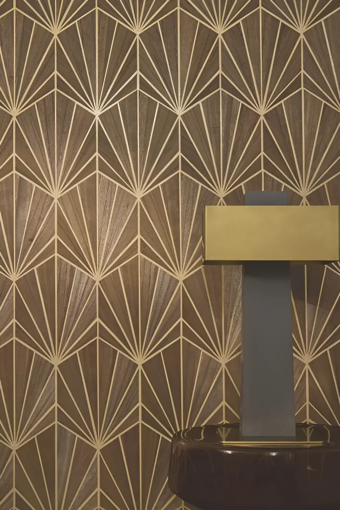 Tapeta z dýhou s geometrickým vzorem art deco MYTHIQUE - SVĚTLÝ OŘECH nebo béžový dub