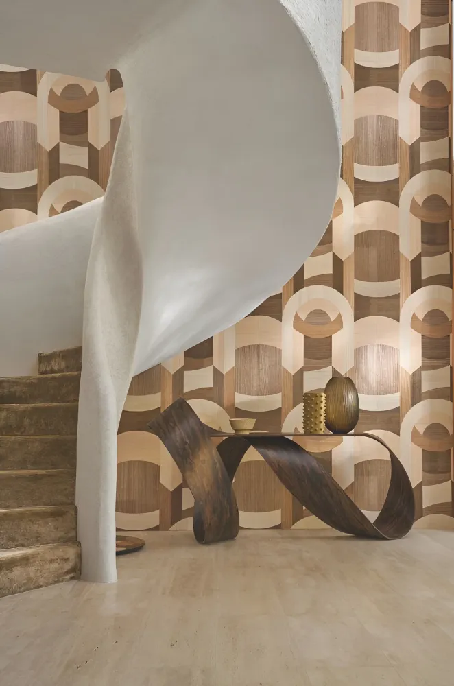 Tapeta z dýhou s geometrickým vzorem art deco TRAVERSÉE - JASAN IVORY světlý dub