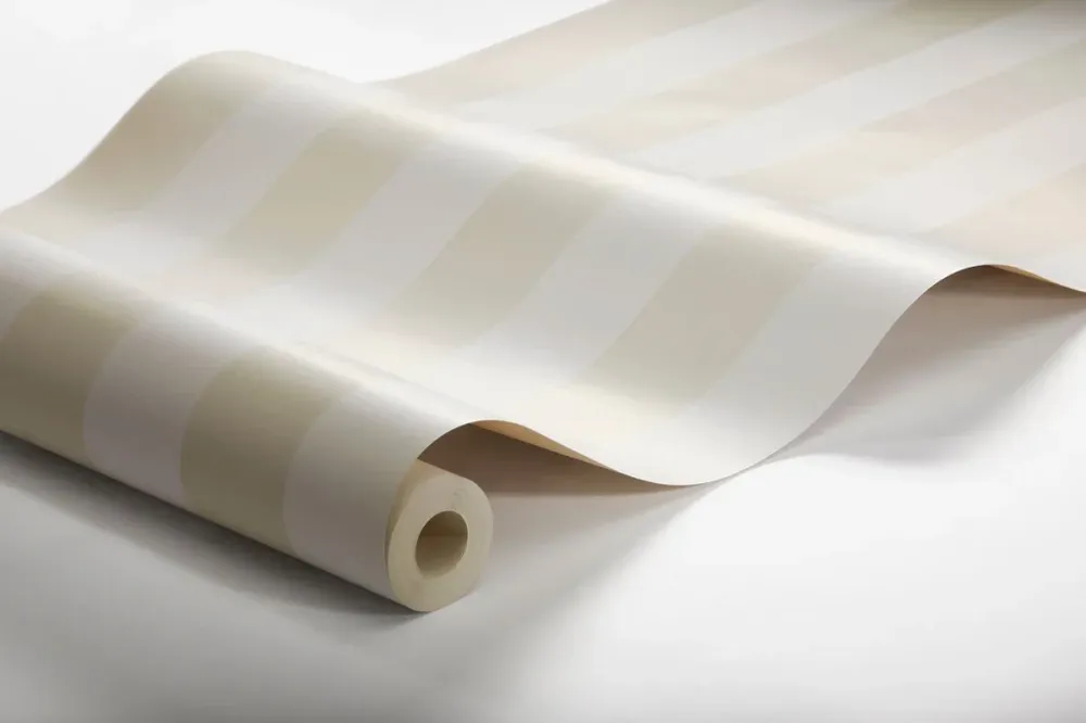 Tapeta z flizeliny papírová v pruzích FALSTERBO STRIPE bílá s jasně béžovou