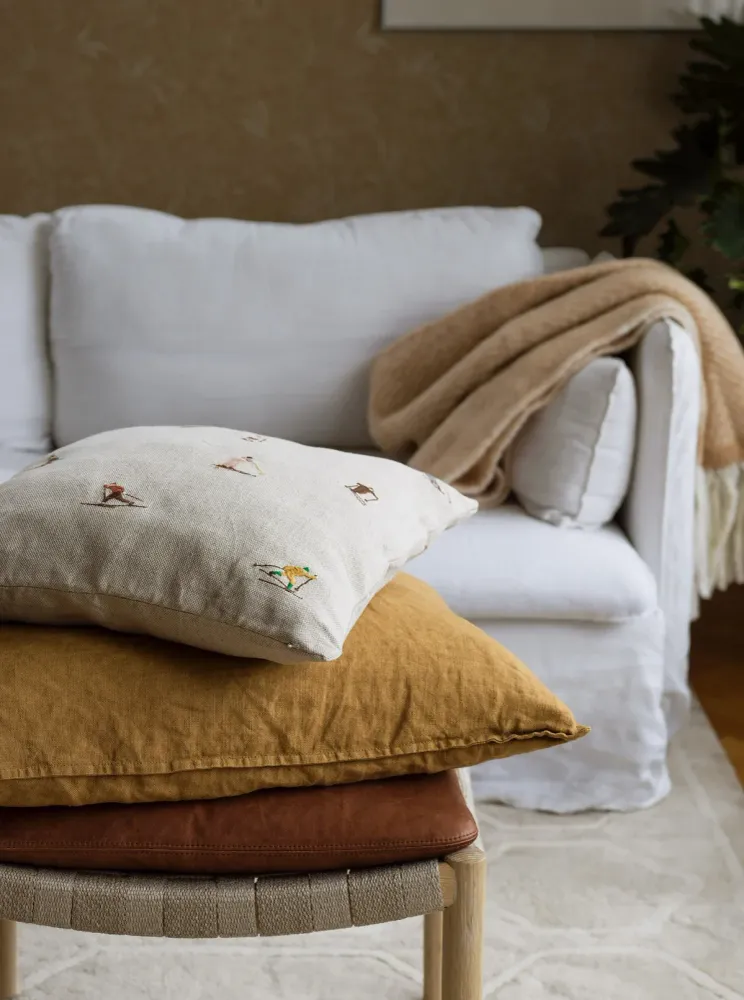 Tapeta z flizeliny papírová s rostlinným vzorem NOCTURNE zlatá s béžovou