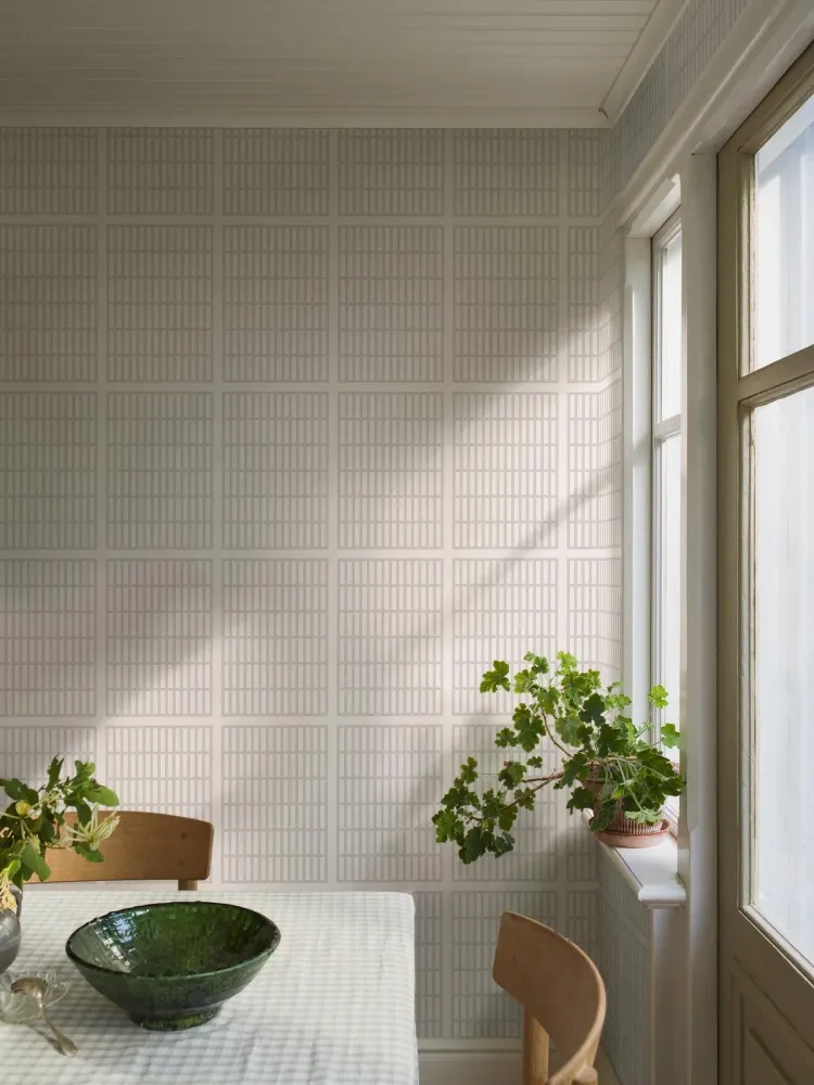 Tapeta s geometrickým vzorem ALVAR AALTO 14/6 bílá se šedou
