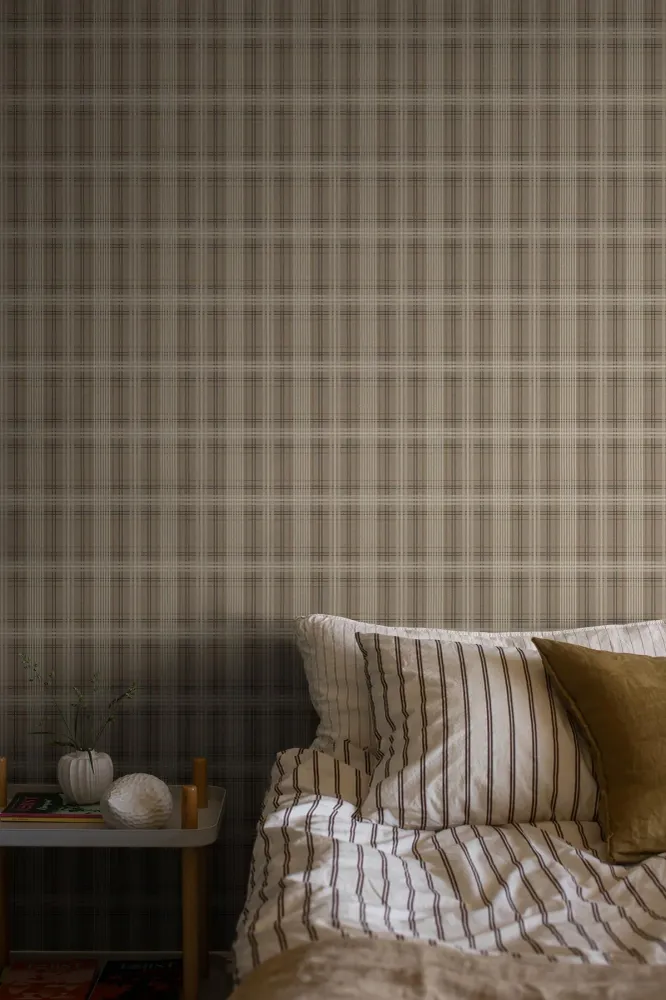 Tapeta s geometrickým vzorem ve skotské kostce TAILOR’S TWEED hnědá s béžovou
