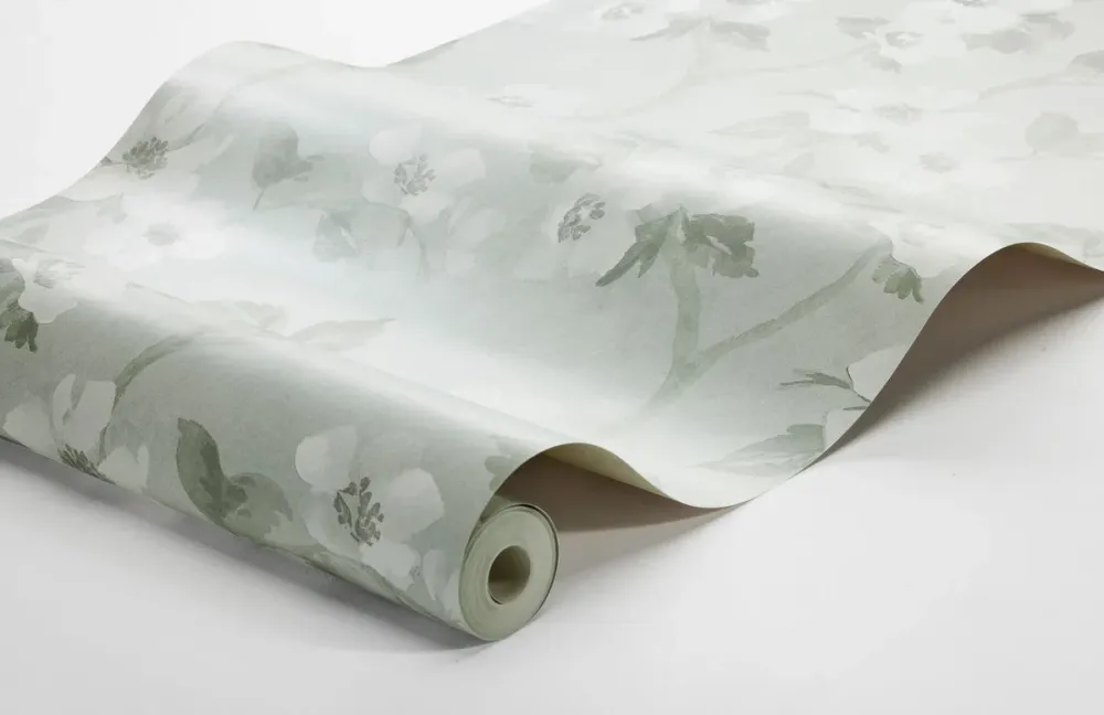 Tapeta s rostlinným vzorem květin HELEN’S FLOWER šedozelená s bílou