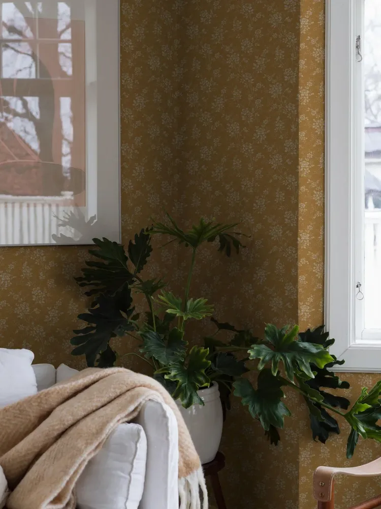 Tapeta s rostlinným vzorem květin HIP ROSE žlutá