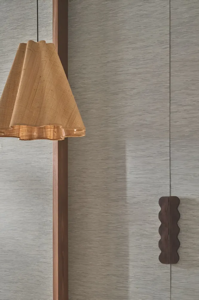 Tapeta se strukturou napodobující žakárovou tkaninu TATAMI - ACIER ocelově šedá