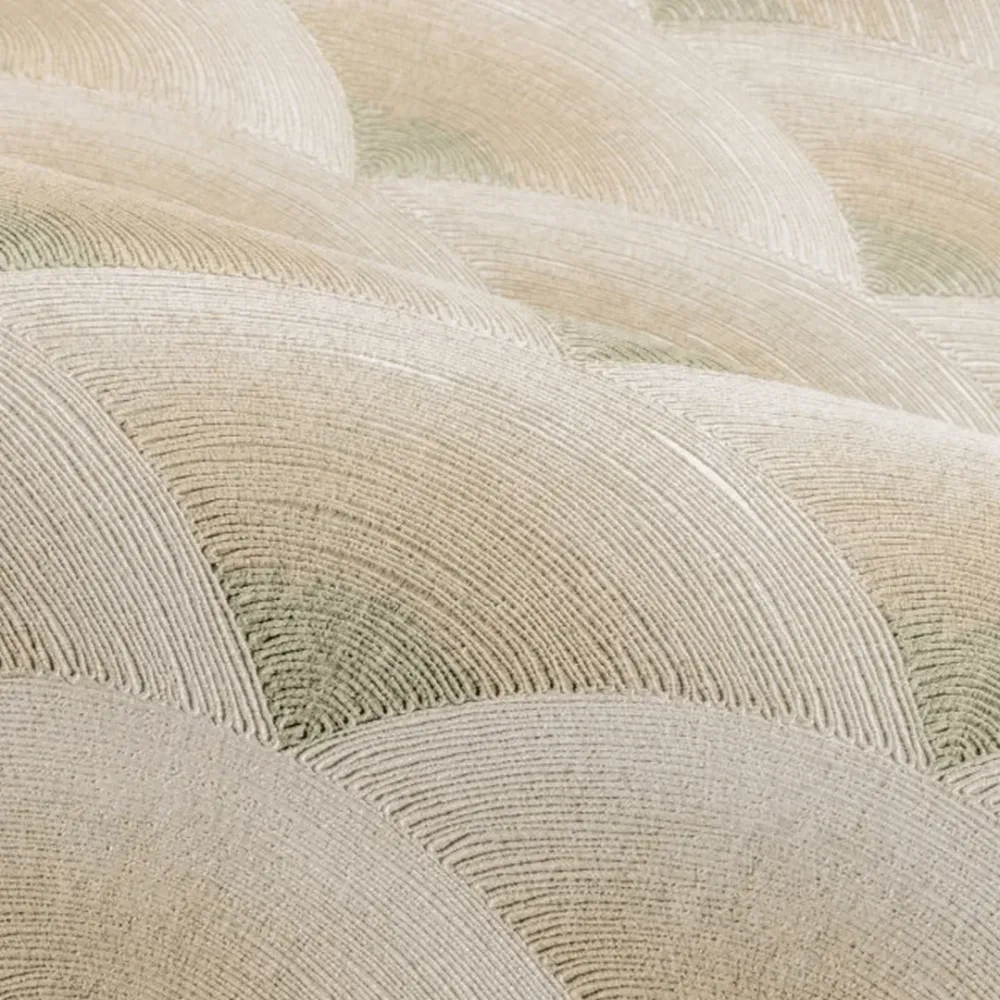 Tapeta se strukturou napodobující geometrický výšivkový vzor vlny NAMI - SABLE/EUCALYPTUS pískově béžová se zelenou