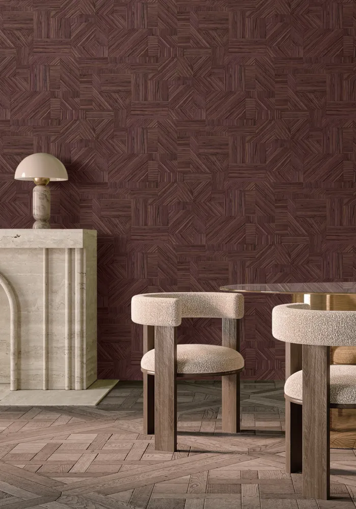 Tapeta strukturovaná geometrická napodobující slámový patchwork IMBRICATION - PRUNE burgundská