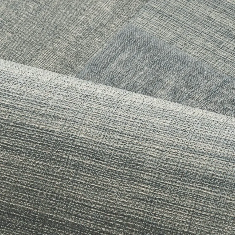 Tapeta strukturovaná geometrická patchwork napodobující tkaninu MESTIZO - PIERRE BLEUE šedobluďá.