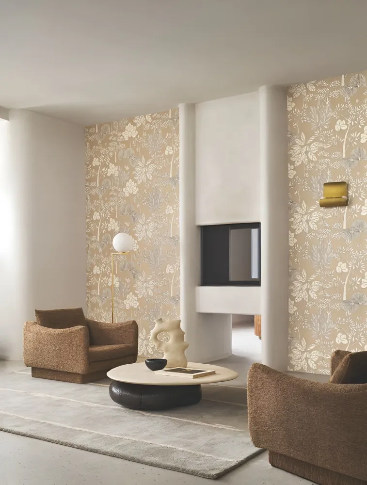 Tapeta se strukturovaným rostlinným vzorem listů květin INARA - BEIGE/DORÉ tmavě béžová