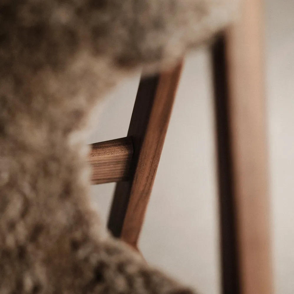 Křeslo Knitting, Sheepskin, Walnut / Sahara