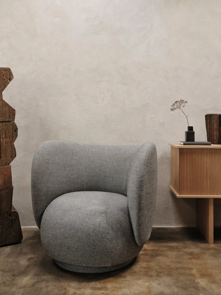 Křeslo RICO LOUNGE Hlavní řada Lněná šedá