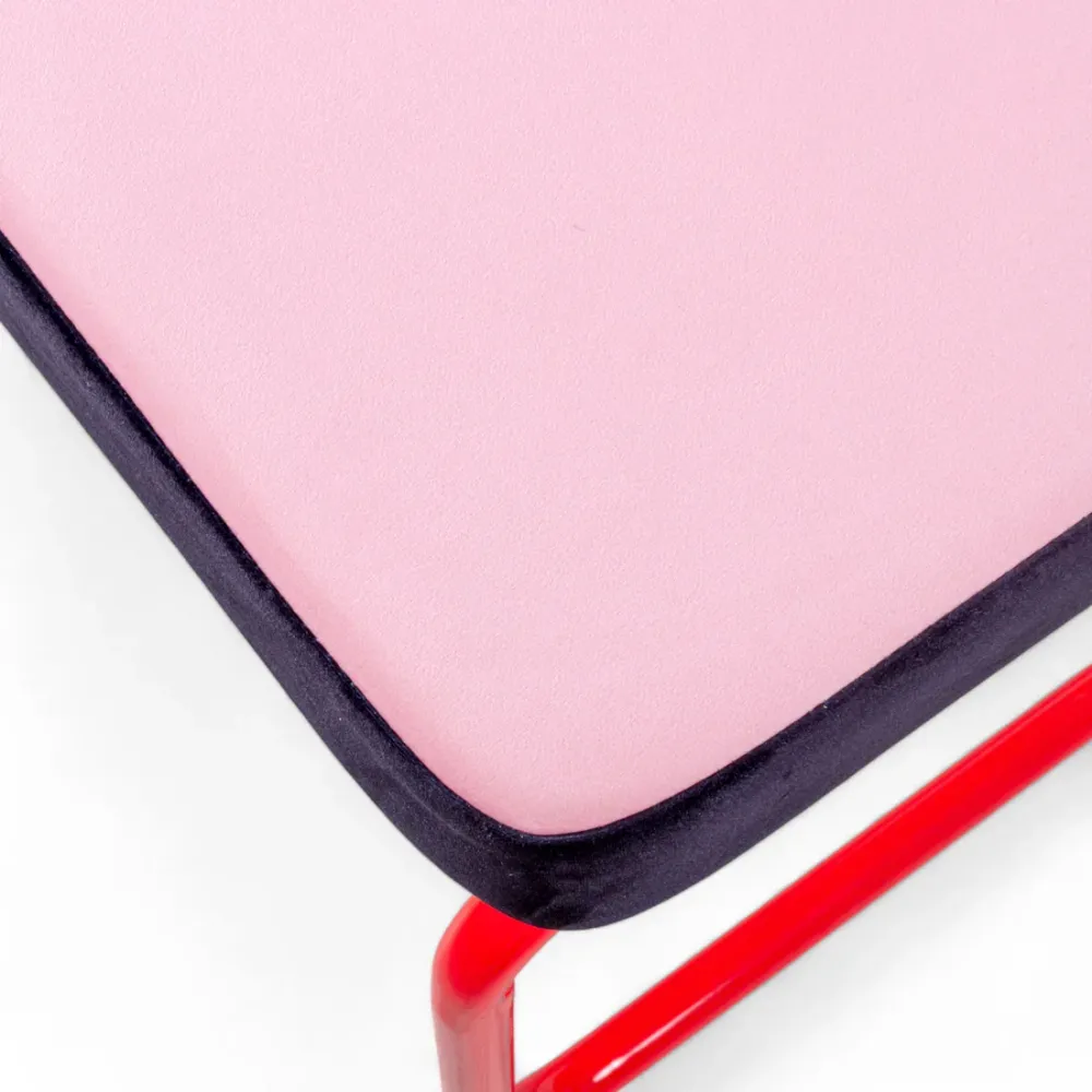 Křeslo SUPERLOUNGE CHAIR MODRÁ MŘÍŽKA růžové s červeným podstavcem