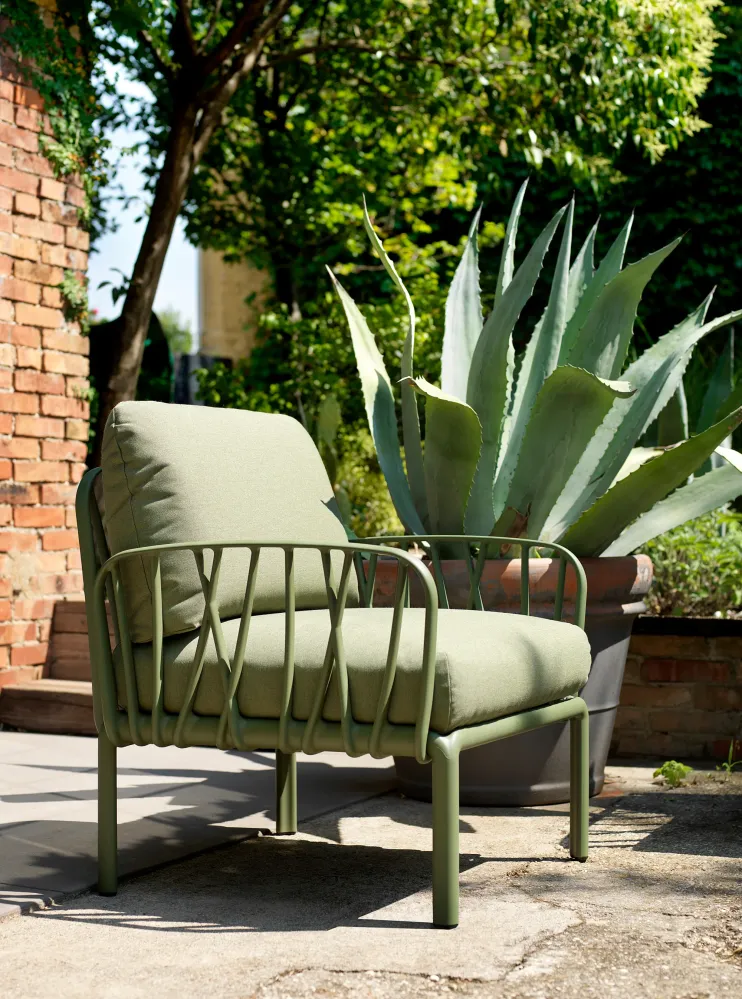 Zahradní křeslo KOMODO tmavě zelené Sunbrella® s bílým podstavcem