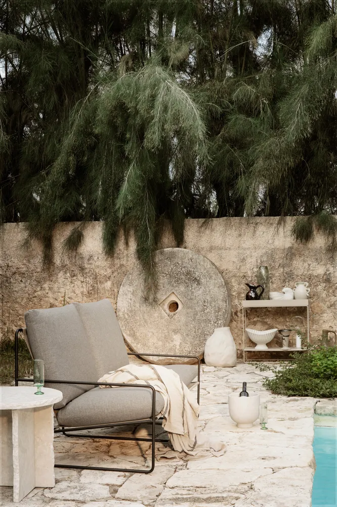 Sofa 2-osobová venkovní DESERT béžová s černým podstavcem