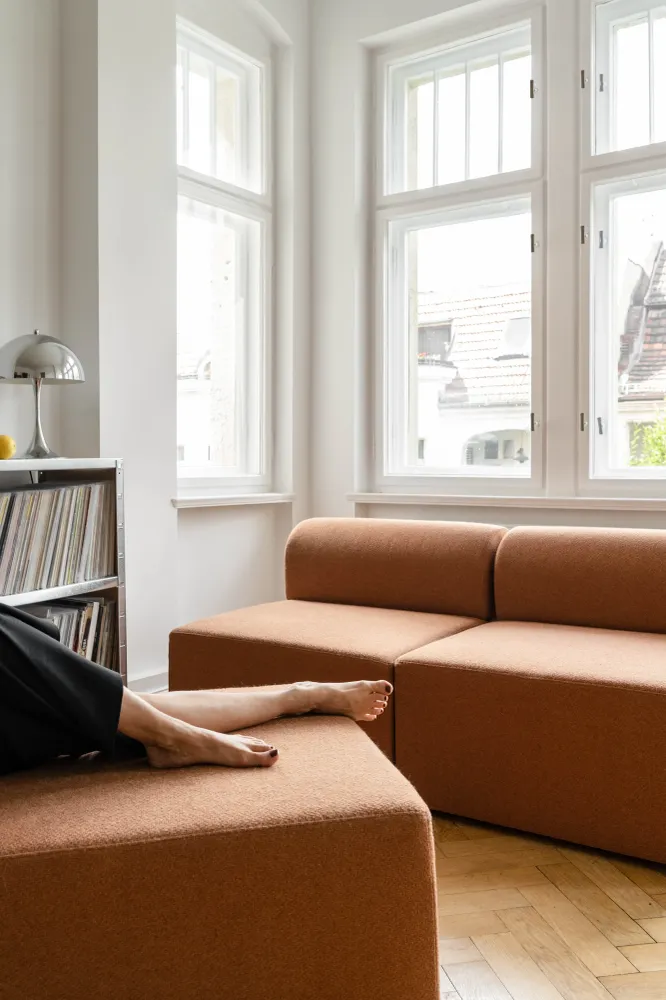 Sofa pro 2 osoby TORI hnědý bouclé